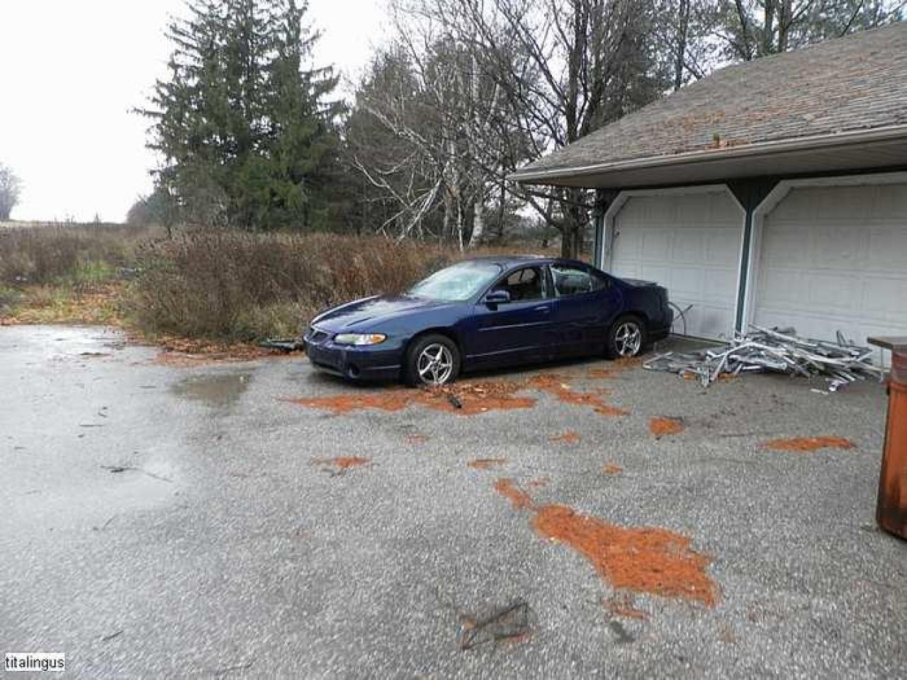 Sad chevy - SAM_0390.jpg