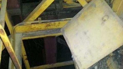 Shipping Container Crane - b-20161202_231637.jpg