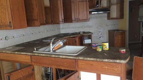 Squatters house - Someones-been-living-here95.jpg