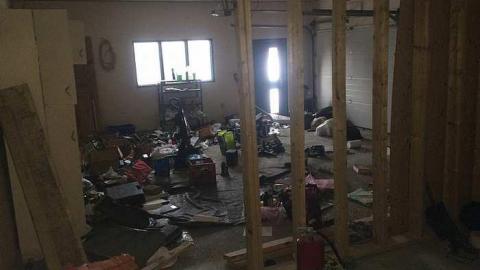 Squatters house - Someones-been-living-here96.jpg