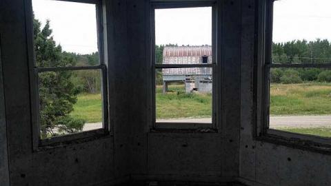  70-80's Abandoned House  - 7080s-Abandoned-House4.jpg