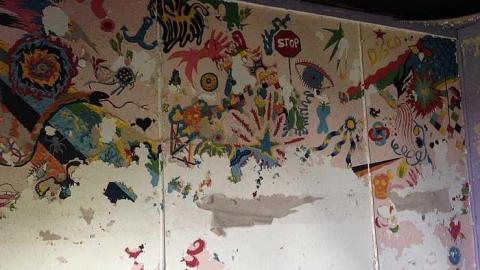  70-80's Abandoned House  - 7080s-Abandoned-House5.jpg