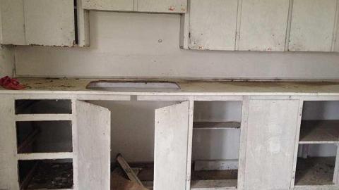  70-80's Abandoned House  - 7080s-Abandoned-House13.jpg