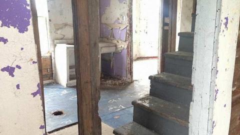  70-80's Abandoned House  - 7080s-Abandoned-House17.jpg