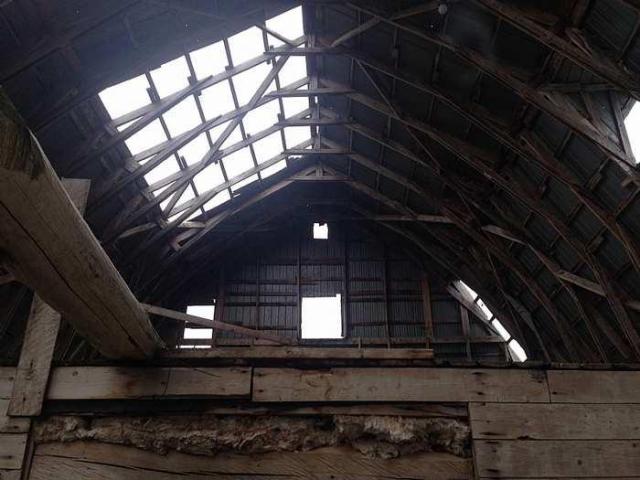 70-80's Abandoned House photo 3