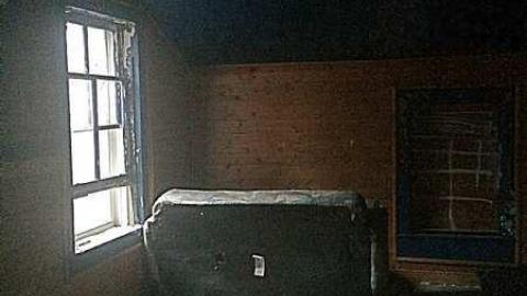 Overgrown Blue House - IMG_5417.jpg