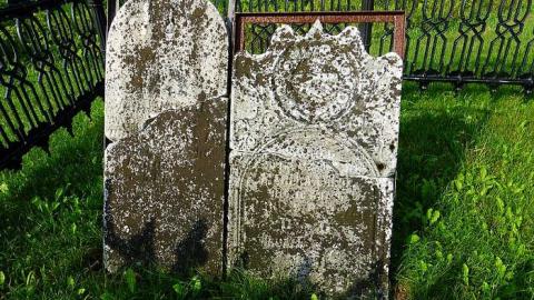 On the Tilt - Pinehill-Pioneer-Cemetery39.jpg