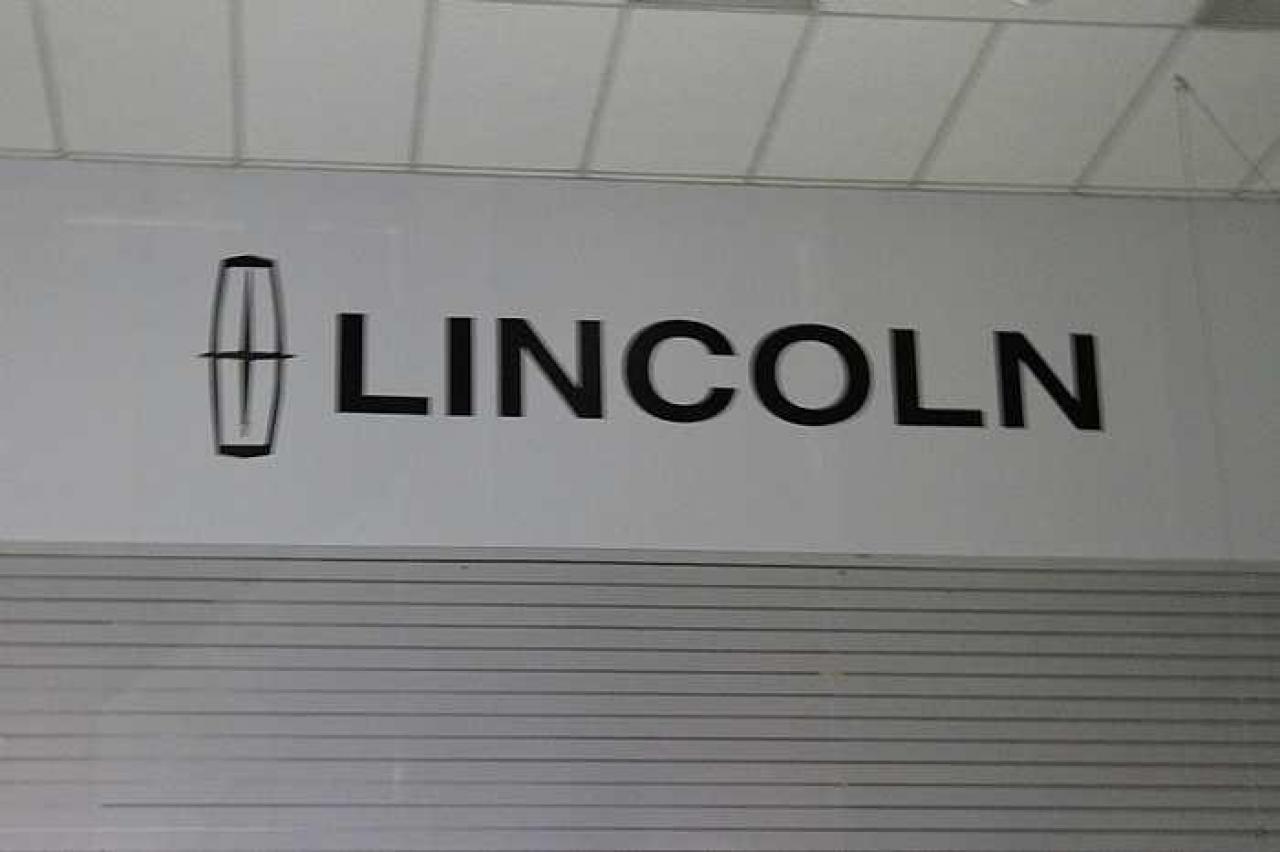 Greasy Dealership - Lakeshore-Lincoln-Dealership29.jpg