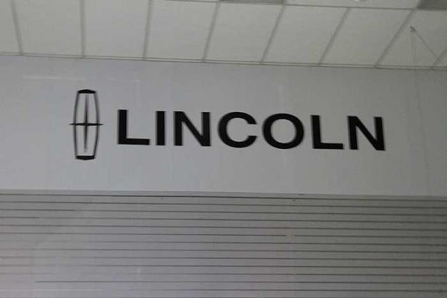 Lakeshore Lincoln Dealership photo 2
