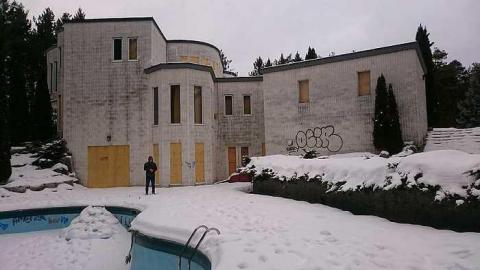 February 2017 - Abandoned-Grow-Op-Mansion--Drug-Dealers-Mansion--King-City142.jpg