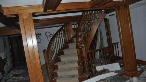 sad house - DSC_0018.jpg