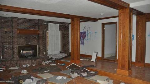 sad house - DSC_0016.jpg