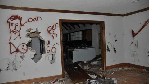 sad house - DSC_0013.jpg