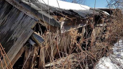 Cute crumbling house - 20170218_141143.jpg