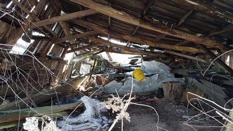 Cute crumbling house - 20170218_141212.jpg