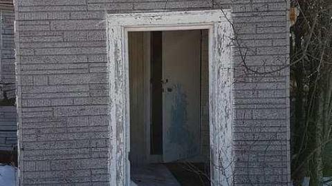 Cute crumbling house - 20170218_141659.jpg