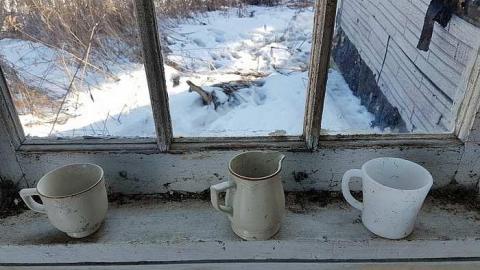 Cute crumbling house - 20170218_142649.jpg