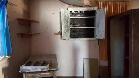 Cute crumbling house - 20170218_142833.jpg