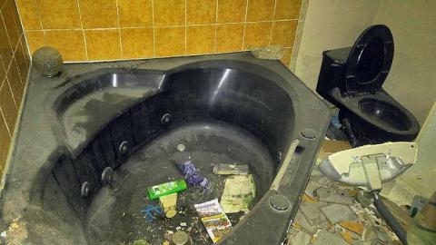 Hoarders Paradise - j-16880433_1606668609347835_1624034387_o.jpg