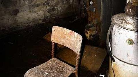 Old photos from my visit - 46-Meadowcliffe-Drive22.jpg