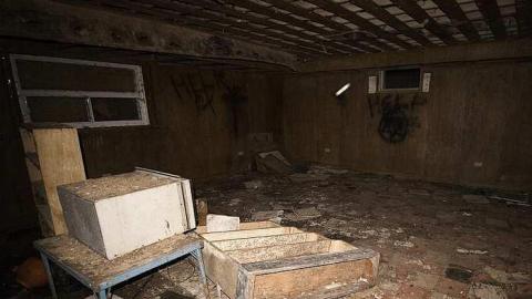 Old photos from my visit - 46-Meadowcliffe-Drive23.jpg