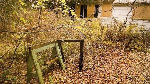 Old photos from my visit - 46-Meadowcliffe-Drive5.jpg