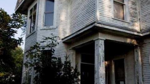 Aug 19 2011 - Stripped-Bare-Port-Burwell15.jpg