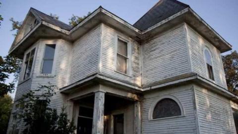 Aug 19 2011 - Stripped-Bare-Port-Burwell16.jpg