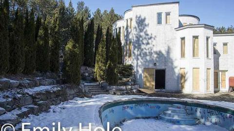 Grow Op Mansion - Abandoned-Grow-Op-Mansion--Drug-Dealers-Mansion--King-City115.jpg