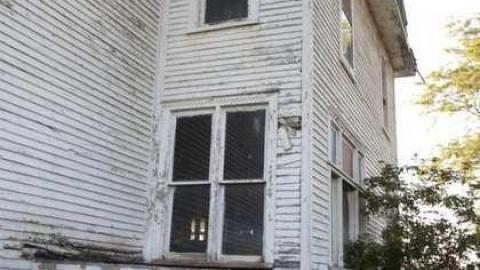 Aug 19 2011 - Stripped-Bare-Port-Burwell21.jpg