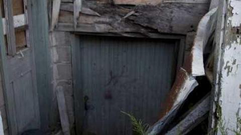 Aug 19 2011 - Stripped-Bare-Port-Burwell22.jpg