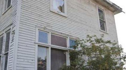 Aug 19 2011 - Stripped-Bare-Port-Burwell24.jpg