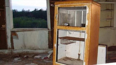 house on hill 2011 - DSC03275.jpg