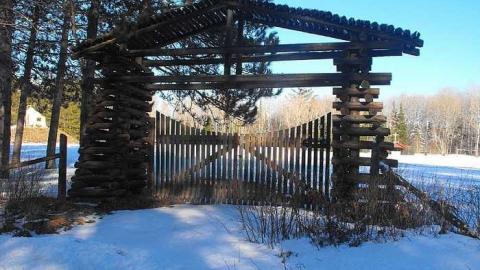 Szare Szeregi Monument - Szare-Szeregi-Monument3.jpg