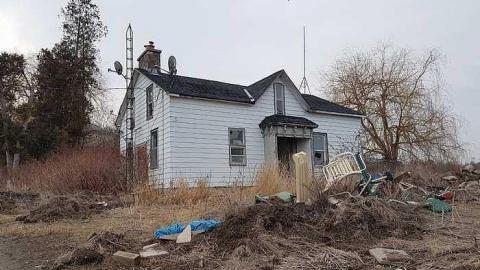 Cages and Toys - 20170326_183244.jpg