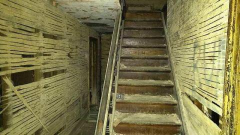 Highschool Trap House - Rev-William-Leeming-House17.jpg