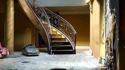 October '16 - Abandoned-Grow-Op-Mansion--Drug-Dealers-Mansion--King-City390.jpg