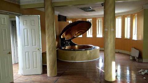 October '16 - Abandoned-Grow-Op-Mansion--Drug-Dealers-Mansion--King-City392.jpg