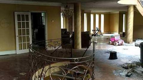 October '16 - Abandoned-Grow-Op-Mansion--Drug-Dealers-Mansion--King-City396.jpg