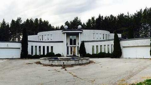 October '16 - Abandoned-Grow-Op-Mansion--Drug-Dealers-Mansion--King-City379.jpg