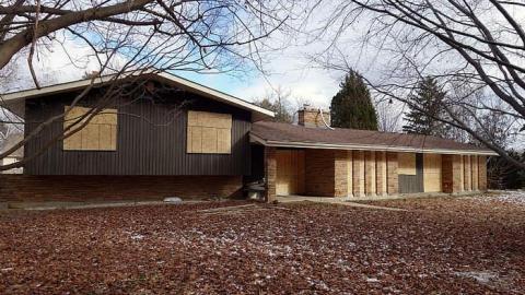 1 For 3 '17 - Mr.-and-Mrs.-Sauga44.jpg