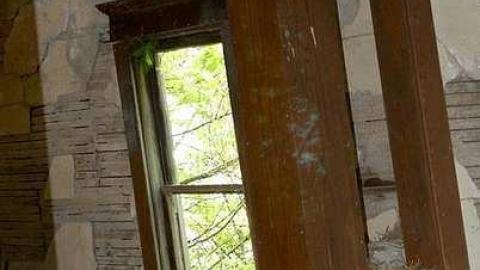 Caught before collapse - Lady-in-the-Window23.jpg