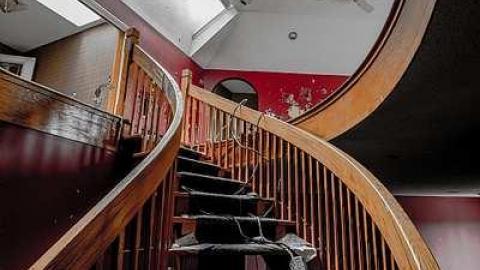 Pool house  - Someones-been-living-here3.jpg