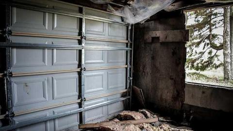 House Remains - This-Guy-Stunk27.jpg