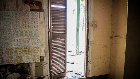 House Remains - This-Guy-Stunk29.jpg