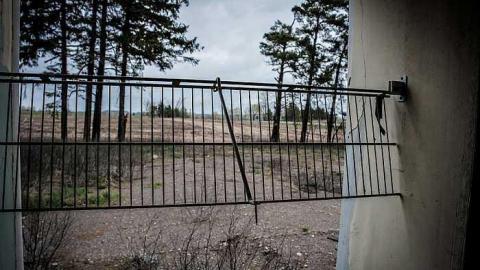 House Remains - This-Guy-Stunk20.jpg