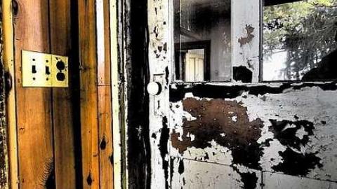 New abandoned farm - j-PA150088.jpg