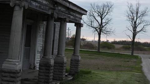 Rustic and Decayed - The-Hull-House26.jpg