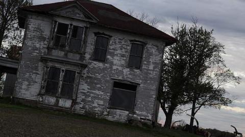 Rustic and Decayed - The-Hull-House41.jpg