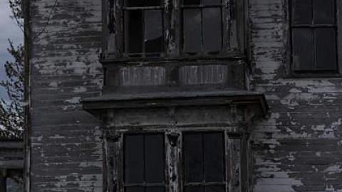 Rustic and Decayed - The-Hull-House30.jpg
